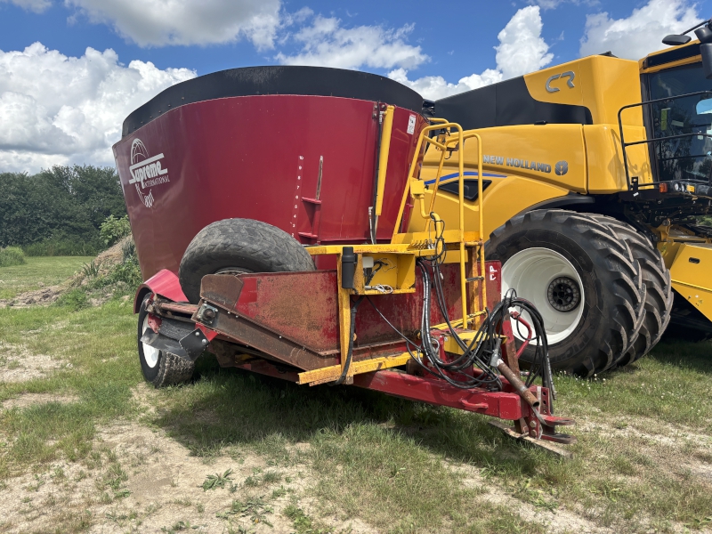 2017 SUPREME 800T TMR FEED MIXER