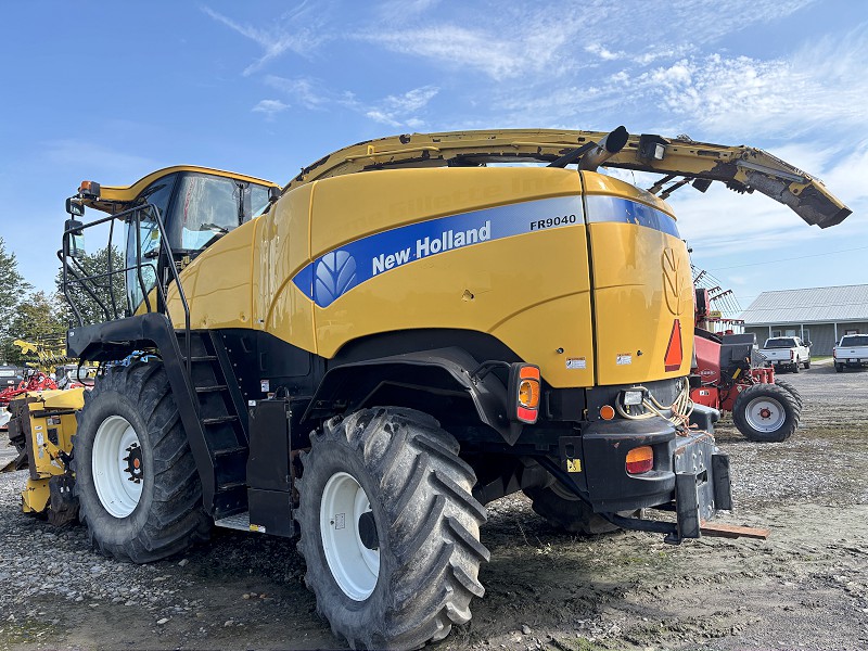 2012 NEW HOLLAND FR9040 FORAGE HARVESTER WITH HEADS