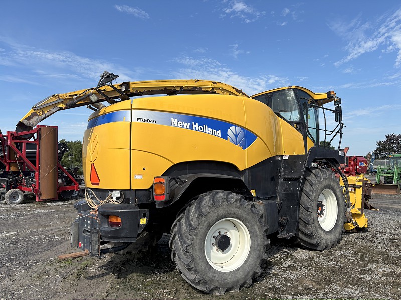 2012 NEW HOLLAND FR9040 FORAGE HARVESTER WITH HEADS