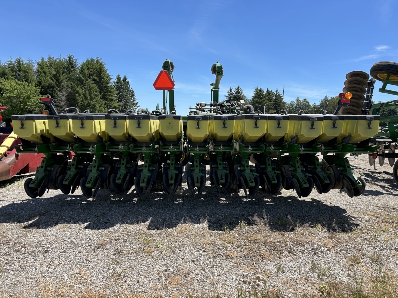 1996 JOHN DEERE 1780 PLANTER