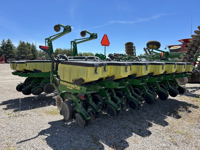 1996 JOHN DEERE 1780 PLANTER