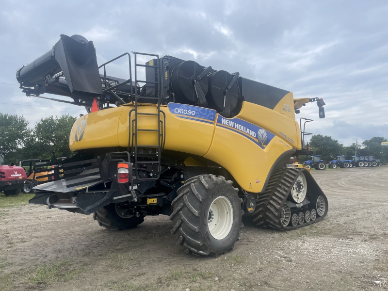 2022 NEW HOLLAND CR10.90 COMBINE