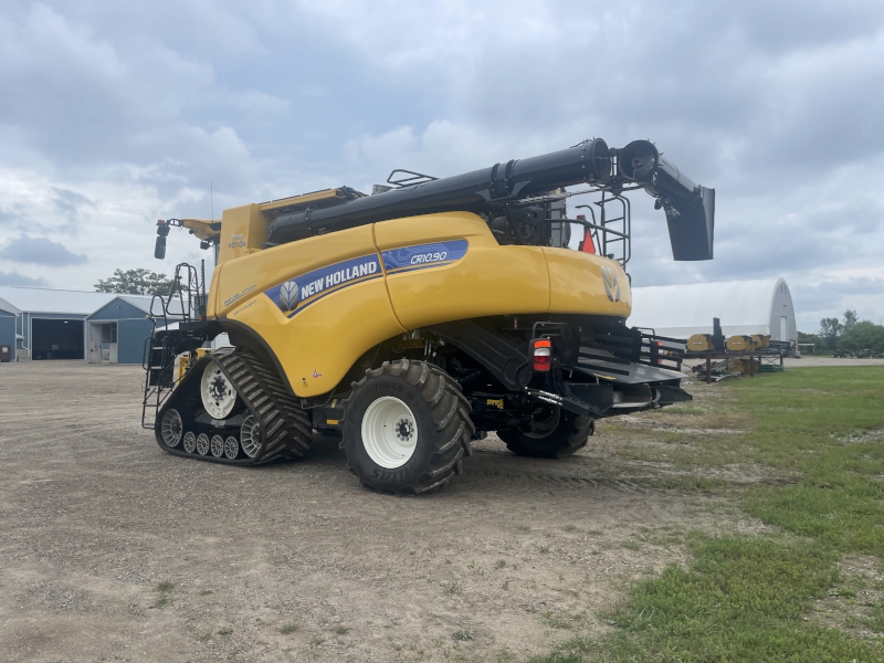 2022 NEW HOLLAND CR10.90 COMBINE
