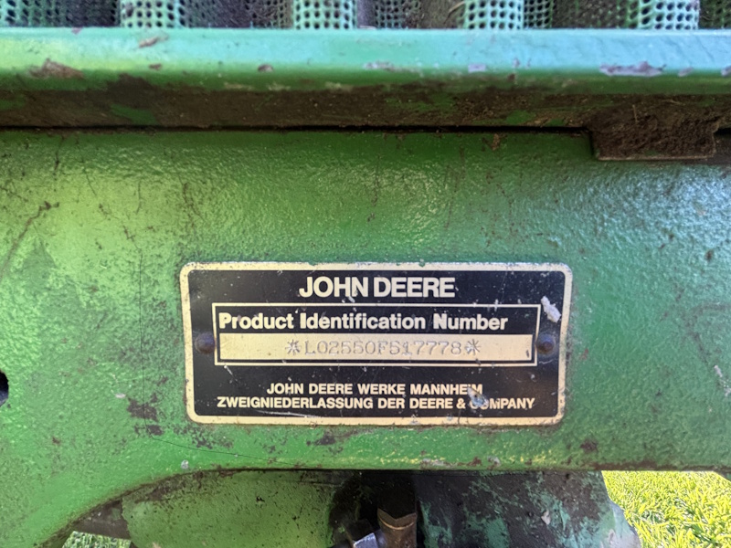 1984 JOHN DEERE 2550 TRACTOR WITH LOADER