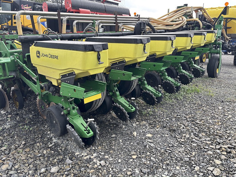2016 JOHN DEERE 1775NT 16R30 PLANTER WITH MONTAG FERTILZER CART