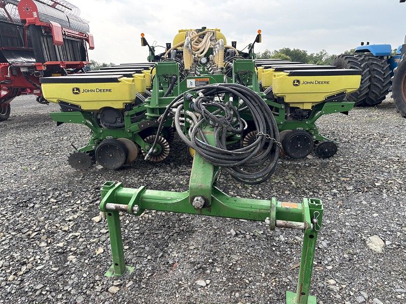 2016 JOHN DEERE 1775NT 16R30 PLANTER WITH MONTAG FERTILZER CART