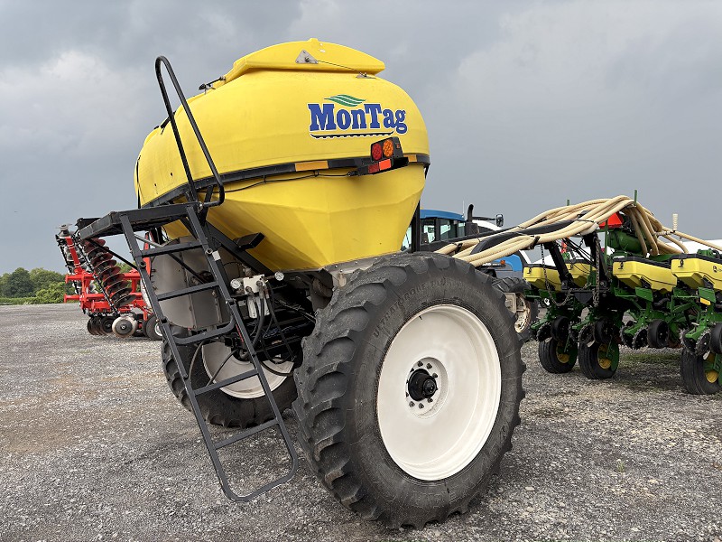 2016 JOHN DEERE 1775NT 16R30 PLANTER WITH MONTAG FERTILZER CART