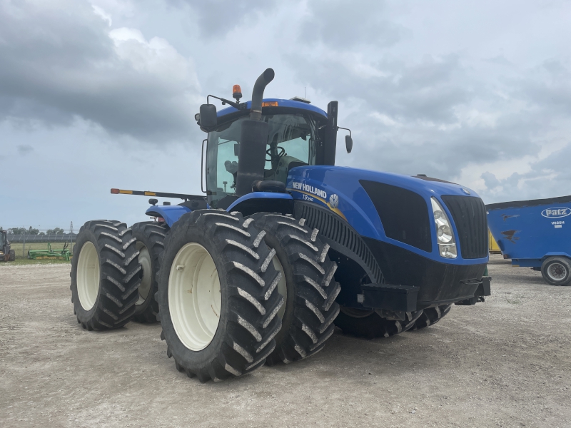 2013 NEW HOLLAND T9.390 TRACTOR