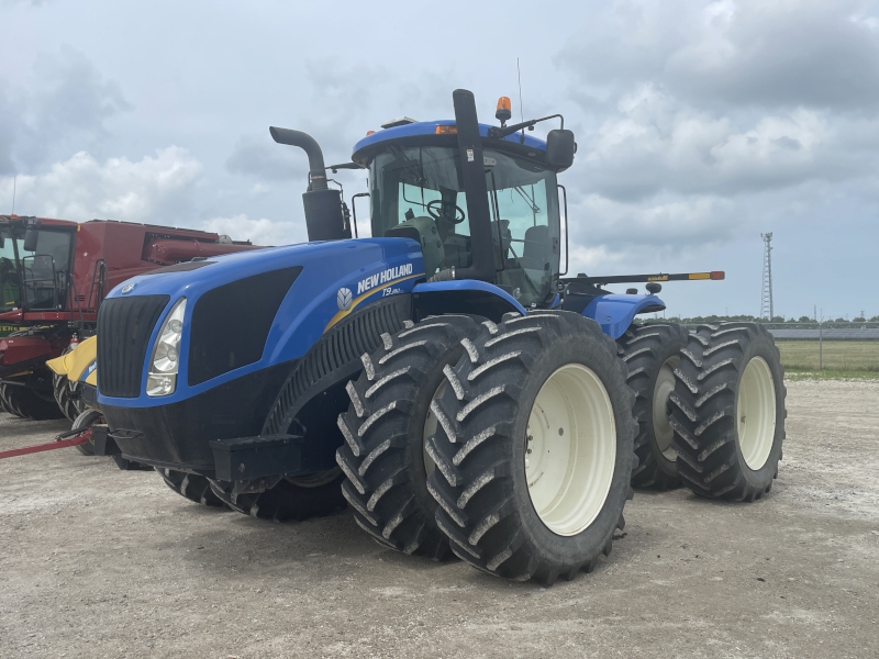 2013 NEW HOLLAND T9.390 TRACTOR