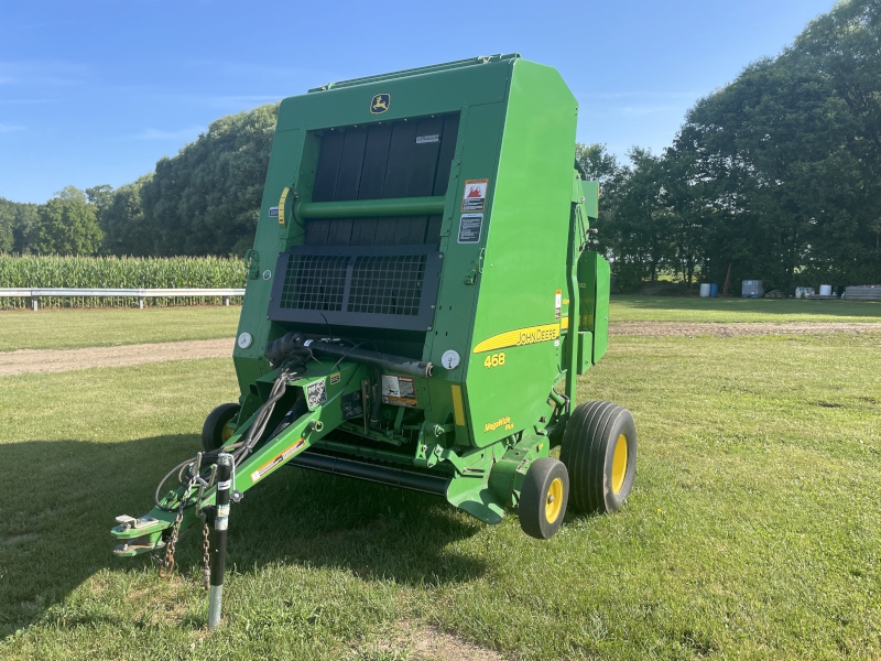 2011 JOHN DEERE 468 ROUND BALER