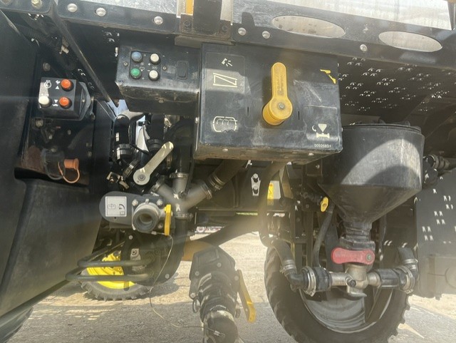 2013 ROGATOR RG1300 SELF PROPELLED SPRAYER