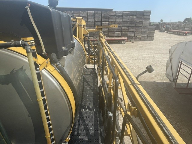 2013 ROGATOR RG1300 SELF PROPELLED SPRAYER