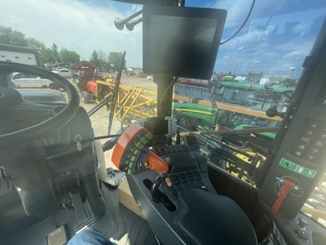 2013 ROGATOR RG1300 SELF PROPELLED SPRAYER