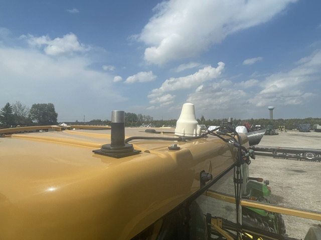 2013 ROGATOR RG1300 SELF PROPELLED SPRAYER