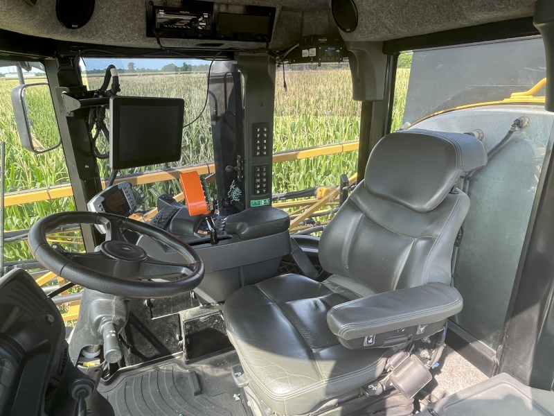 2013 ROGATOR RG1300 SELF PROPELLED SPRAYER