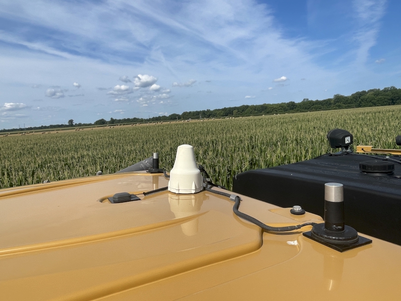 2013 ROGATOR RG1300 SELF PROPELLED SPRAYER