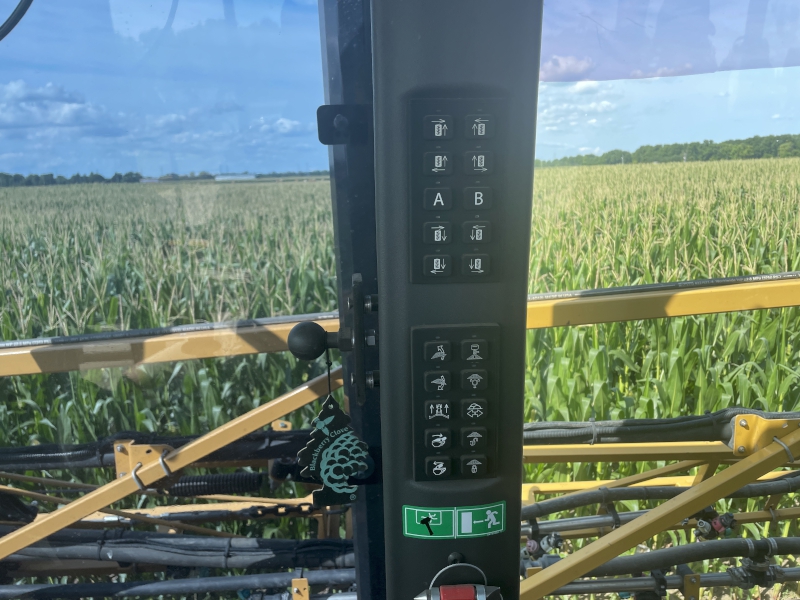 2013 ROGATOR RG1300 SELF PROPELLED SPRAYER