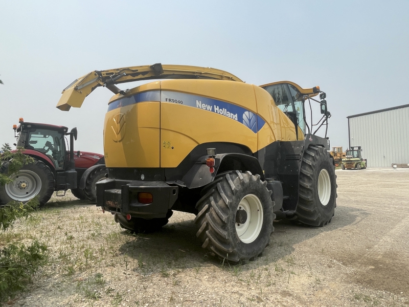 2010 NEW HOLLAND FR9040 FORAGE HARVESTER