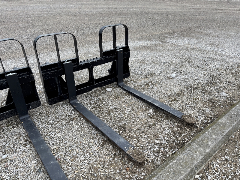 2026 HLA ATTACHMENT (HORST) 4200 POUND PALLET FORKS