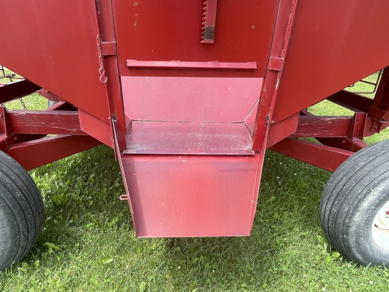 TURNCO 225-81 GRAVITY WAGON