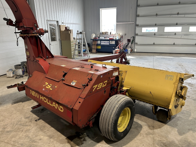 NEW HOLLAND 790 PULL TYPE FORAGE HARVESTER