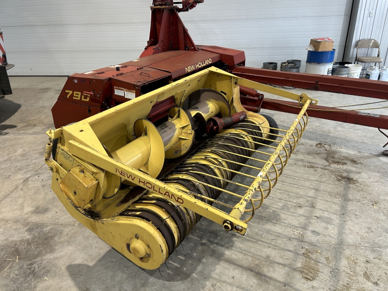 NEW HOLLAND 790 PULL TYPE FORAGE HARVESTER