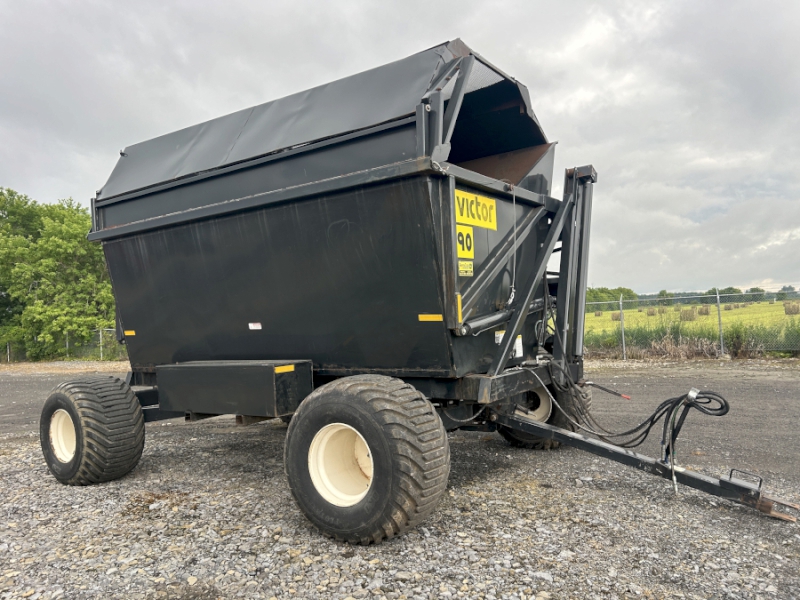 VICTOR 90 HIGH DUMP FORAGE WAGON