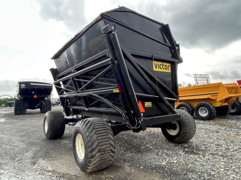 VICTOR 90 HIGH DUMP FORAGE WAGON