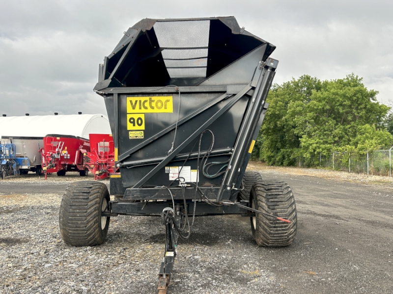 VICTOR 90 HIGH DUMP FORAGE WAGON