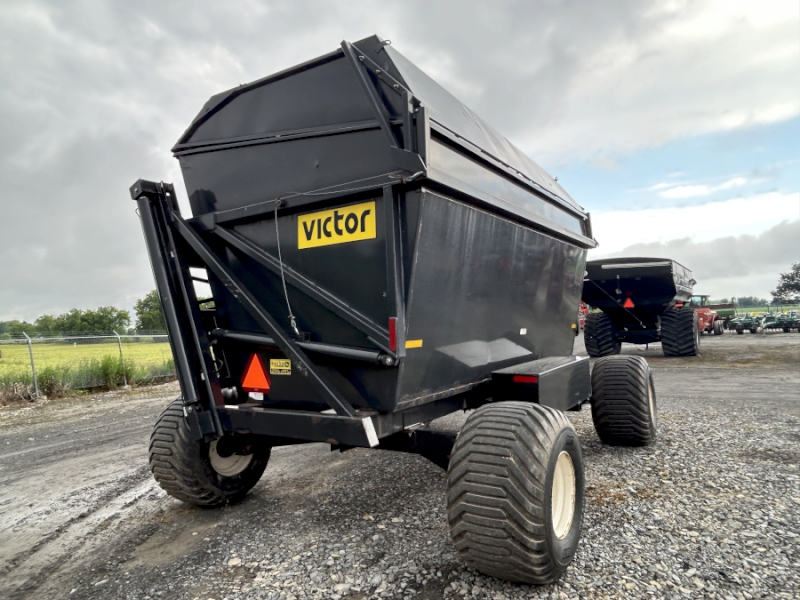 VICTOR 90 HIGH DUMP FORAGE WAGON