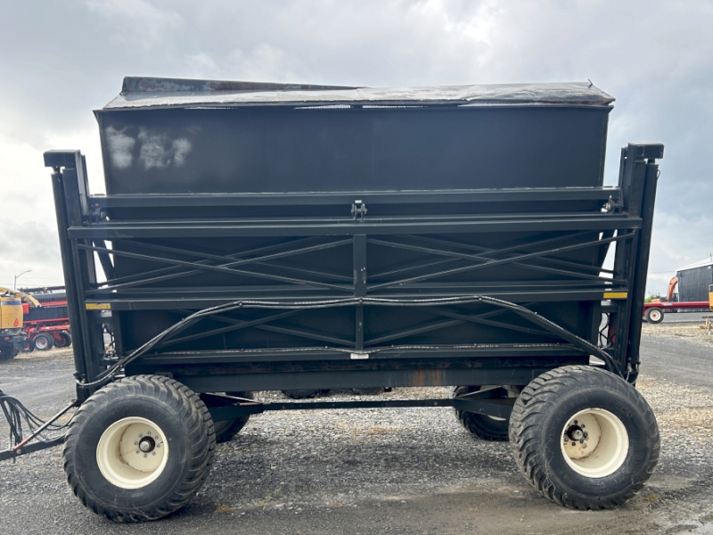 VICTOR 90 HIGH DUMP FORAGE WAGON