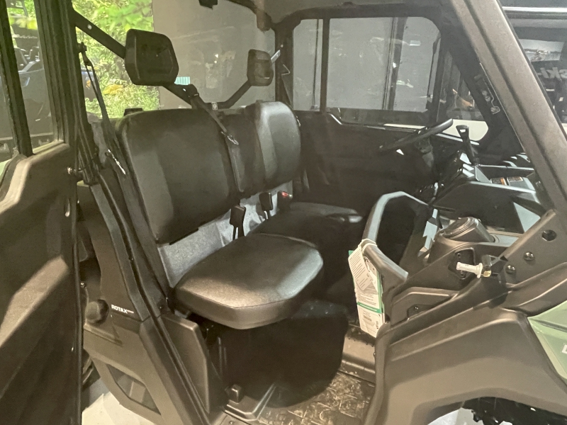 Side-by-Side/Utility Vehicle  2026 CAN-AM DEFENDER DPS CAB HD10 SIDE BY SIDE Photo