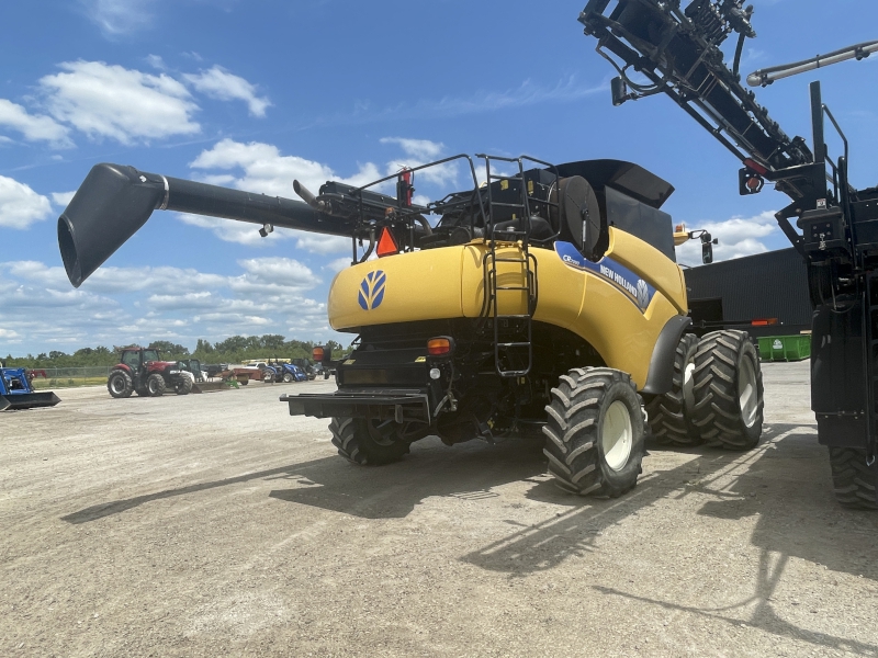 2013 NEW HOLLAND CR7090 COMBINE