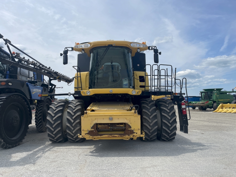 2013 NEW HOLLAND CR7090 COMBINE
