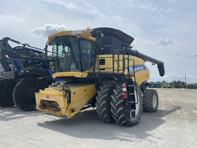 2013 NEW HOLLAND CR7090 COMBINE