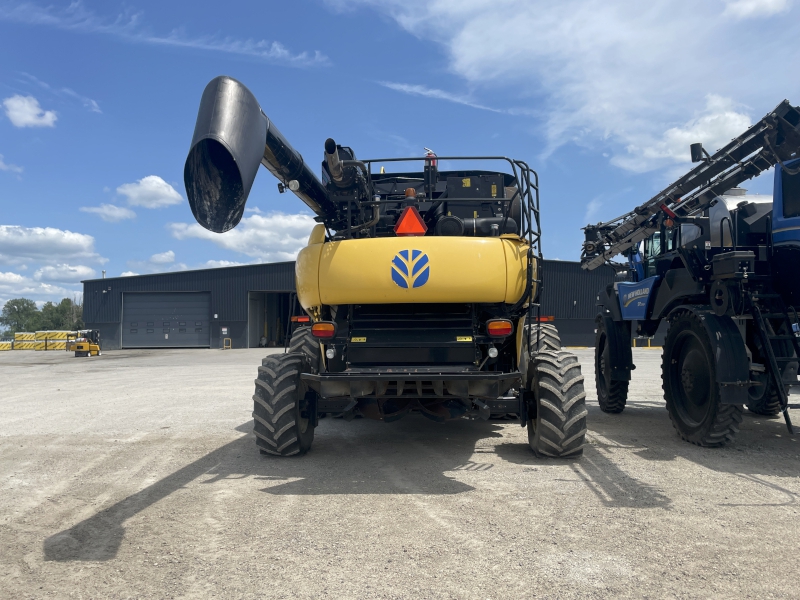 2013 NEW HOLLAND CR7090 COMBINE