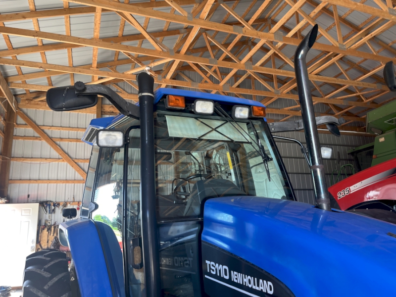 2002 NEW HOLLAND TS110 TRACTOR