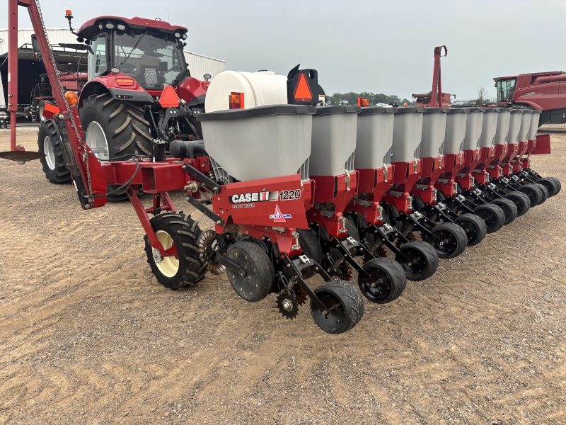 2010 CASE IH 1220 12 ROW PLANTER