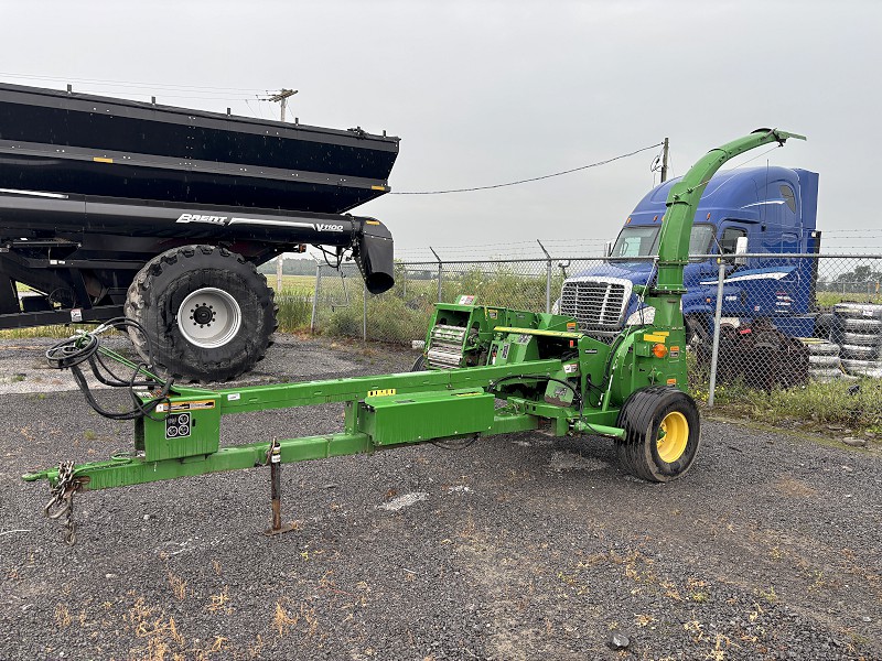 2012 JOHN DEERE 3975 PULL TYPE FORAGE HARVESTER PACKAGE WITH TWO HEADS