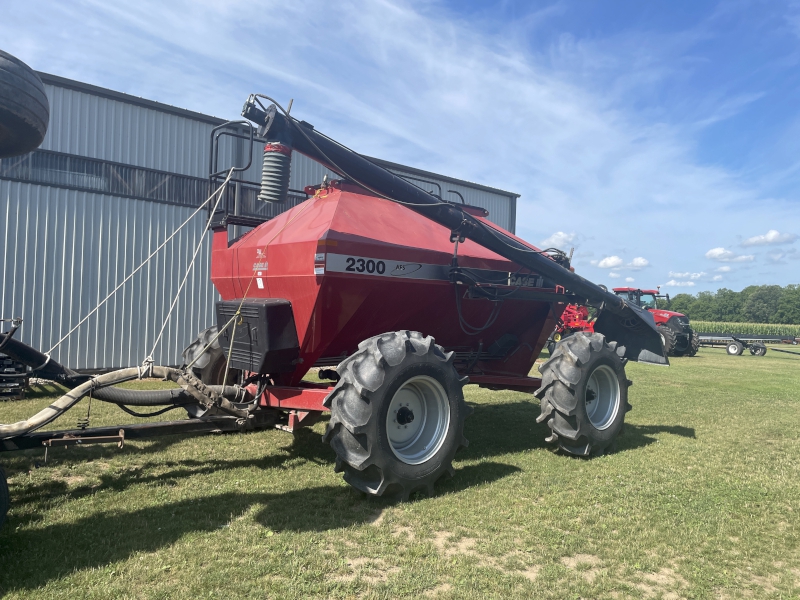 2002 CASE IH SDX 30 NO-TILL AIR DRILL AND CART