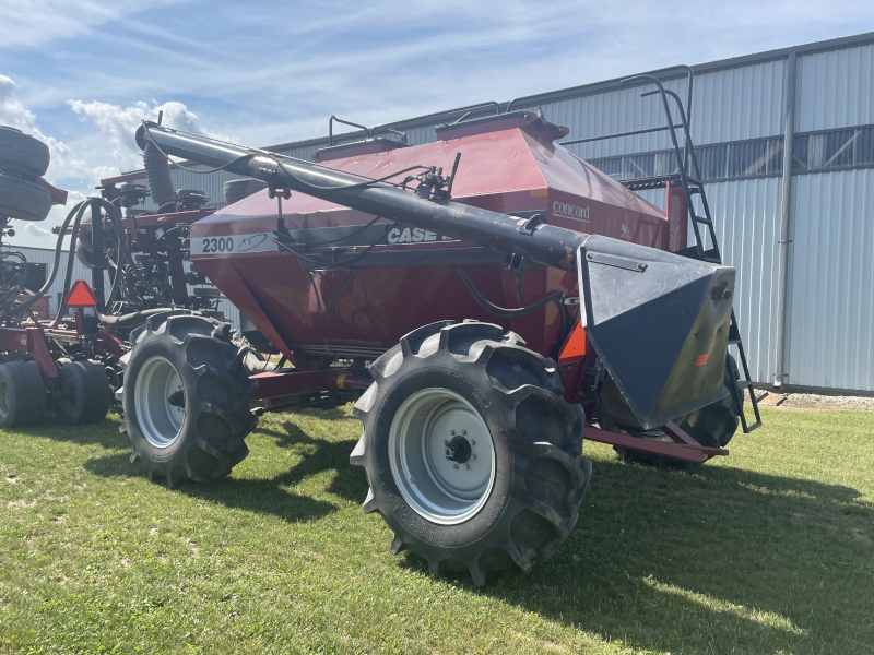 2002 CASE IH SDX 30 NO-TILL AIR DRILL AND CART