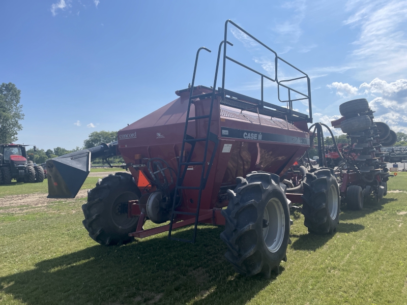 2002 CASE IH SDX 30 NO-TILL AIR DRILL AND CART
