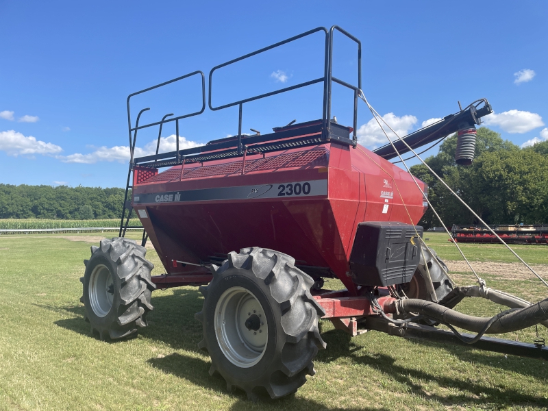 2002 CASE IH SDX 30 NO-TILL AIR DRILL AND CART