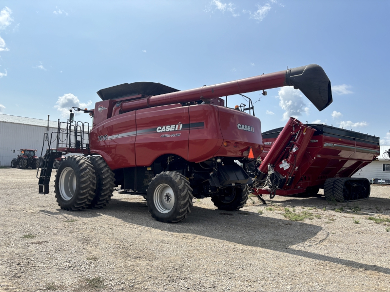 2007 CASE IH 7010 AXIAL FLOW COMBINE