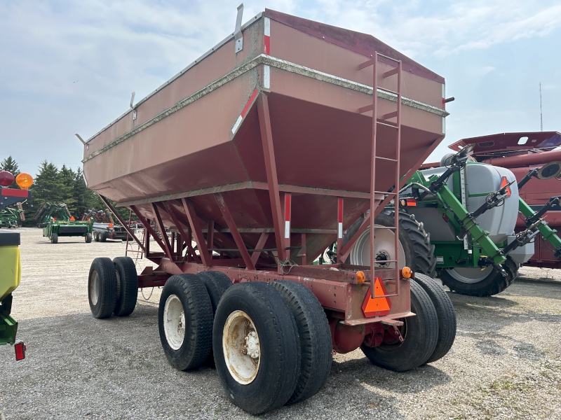1995 700 BUSHEL GRAVITY BOX