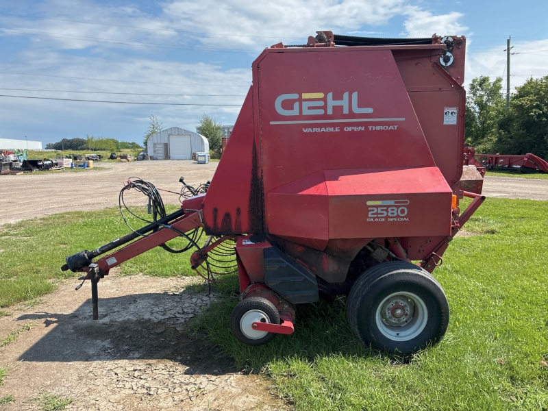 2003 GEHL 2580 ROUND BALER