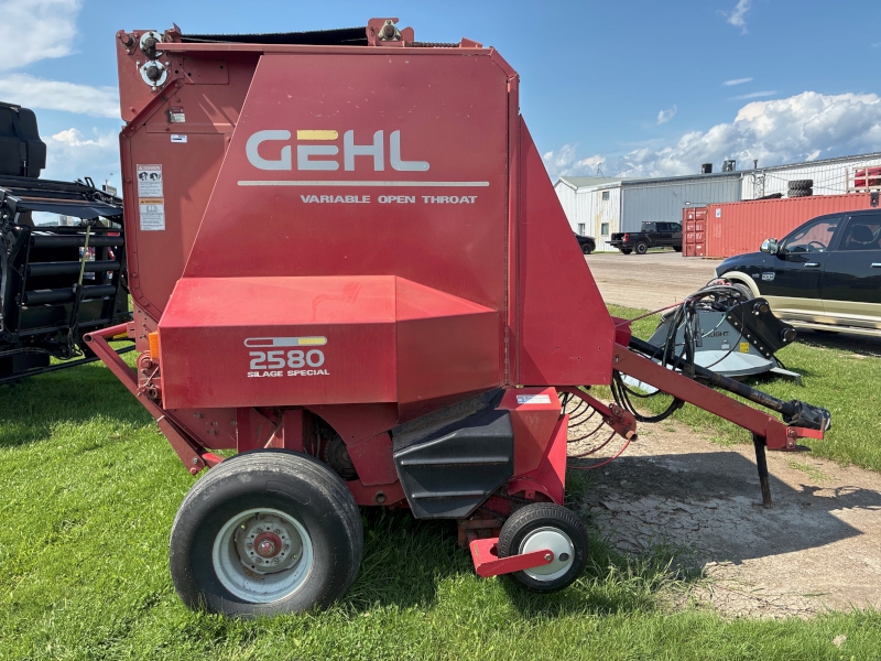 2003 GEHL 2580 ROUND BALER