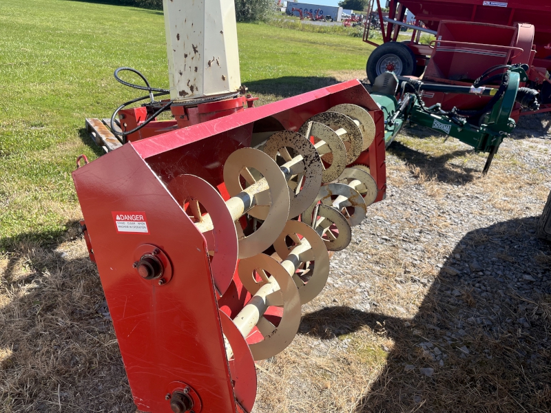 2002 FARM KING Y960Q SNOWBLOWER
