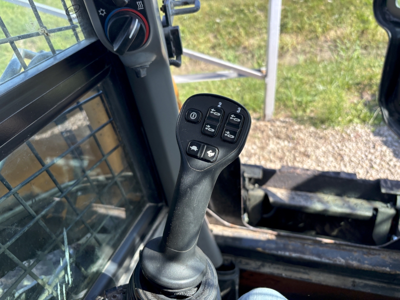 2021 CASE SV280B SKID STEER LOADER