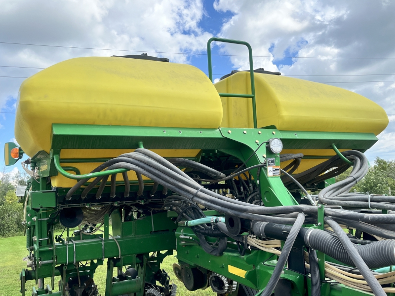2009 JOHN DEERE 1770NT PLANTER
